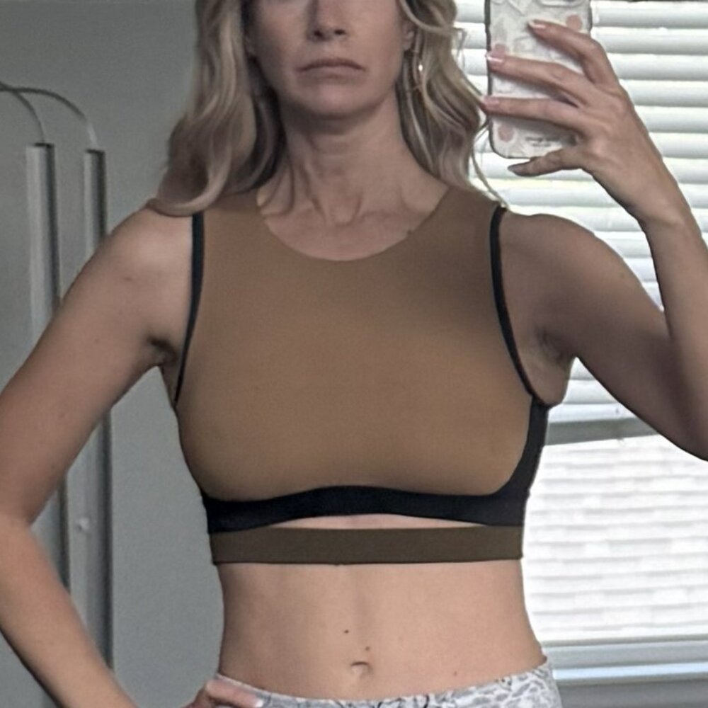 Lululemon Women's Sports Bra Square Back High Neckline black/tan 6